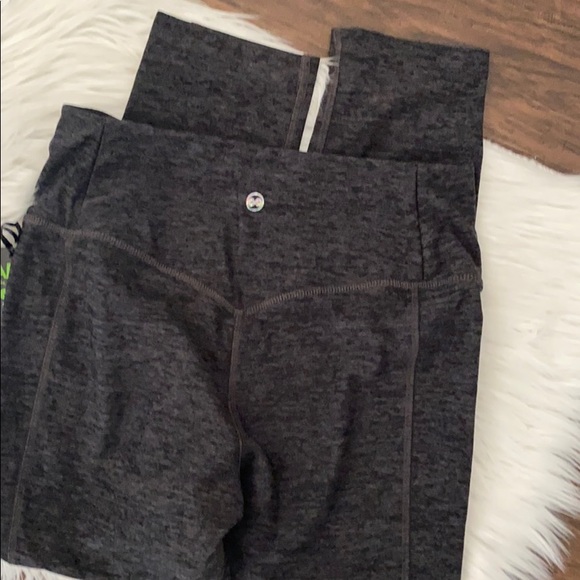 ABS Allen Schwartz Athletic Leggings - Picture 4 of 4